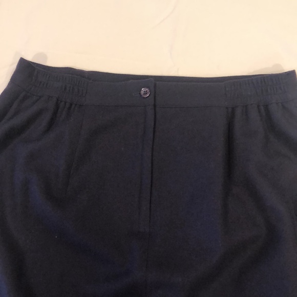 ❤️Vintage Navy wool skirt - Picture 3 of 9